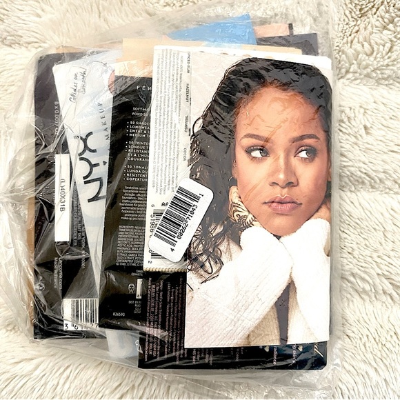 Assorted Makeup Foundation Beauty Product Samples - Picture 1 of 6